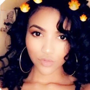 Meet your Posher, Nia